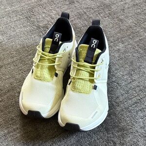 On Running Cloudsky Kids - Y 4.5 Light Green and Black Athletic Shoes